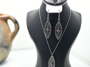 Petite parure kabyle simple en argent et corail