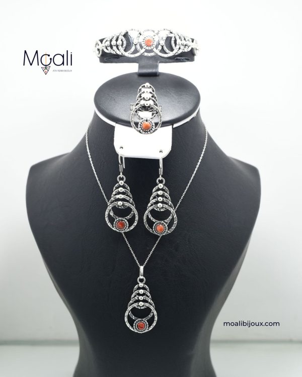 Petite parure kabyle en triangles