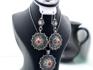 Petite parure kabyle en argent et corail
