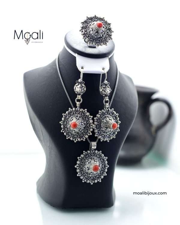 Petite parure kabyle en argent et corail