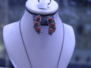 Petites parures en argent, corail