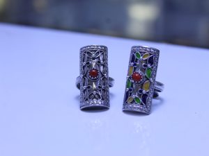 Bague en argent en deux version l'un émaillées "standard"